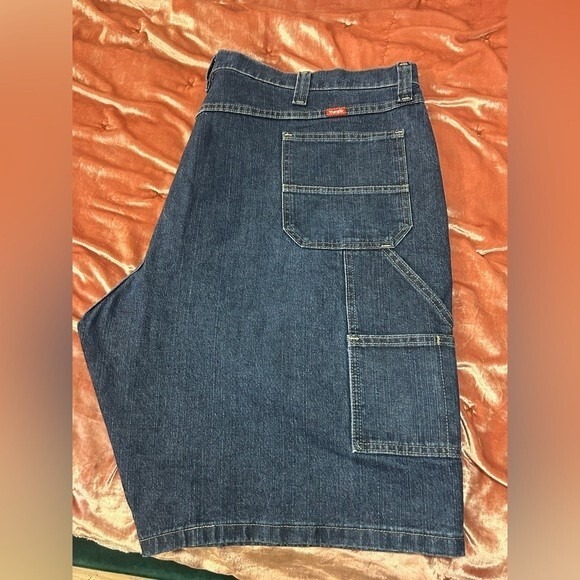 Size 46 Men's Dark Wash Blue Jean Cargo Carpenter Shorts, Wrangler - Picture 2 of 6